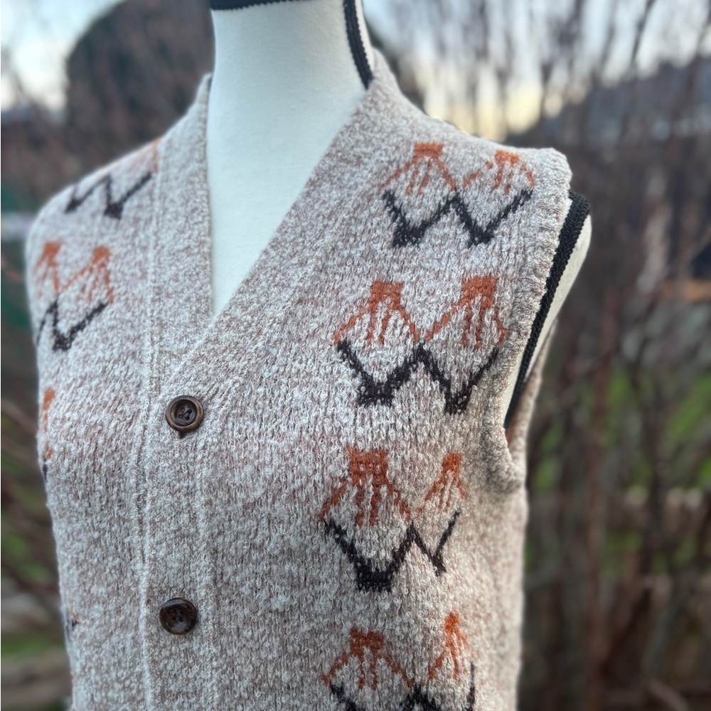 Harries Woman’s 100% Wool Brown Patterned Sweater Vest Sz Sm - Picture 2 of 9